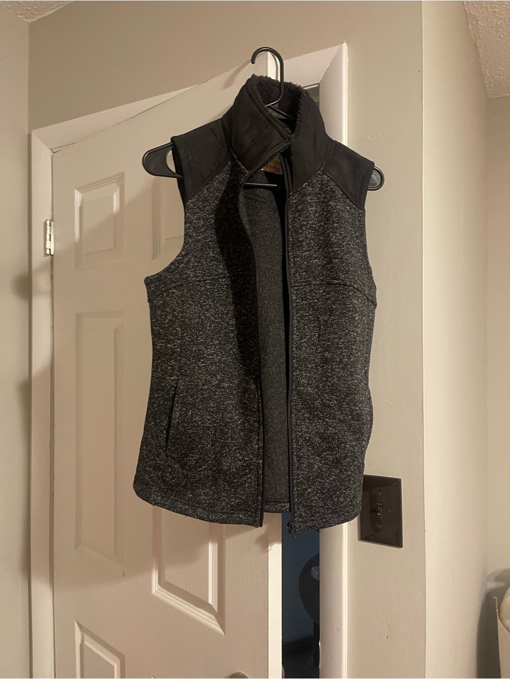 Women's Charcoal Quilted Vest - Unbranded